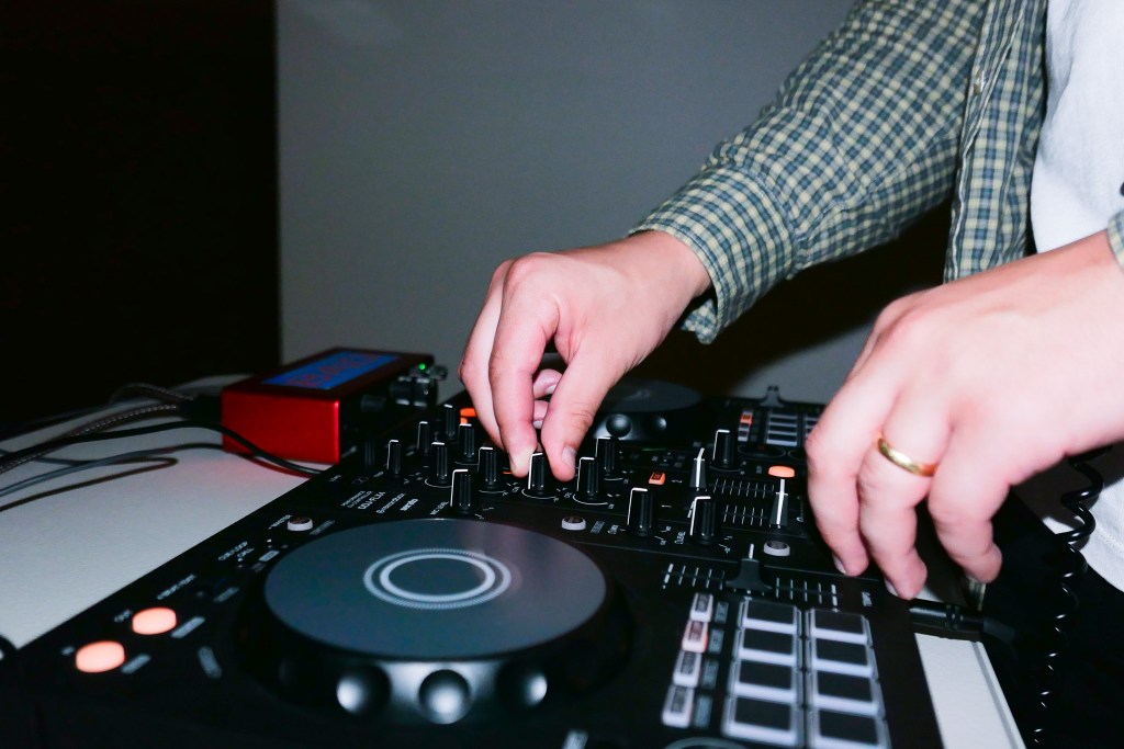 DJ SOLID NOISE